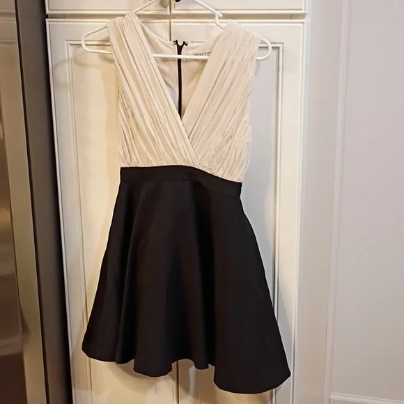 Alice + Olivia Dress Size 2 - Picture 2 of 8